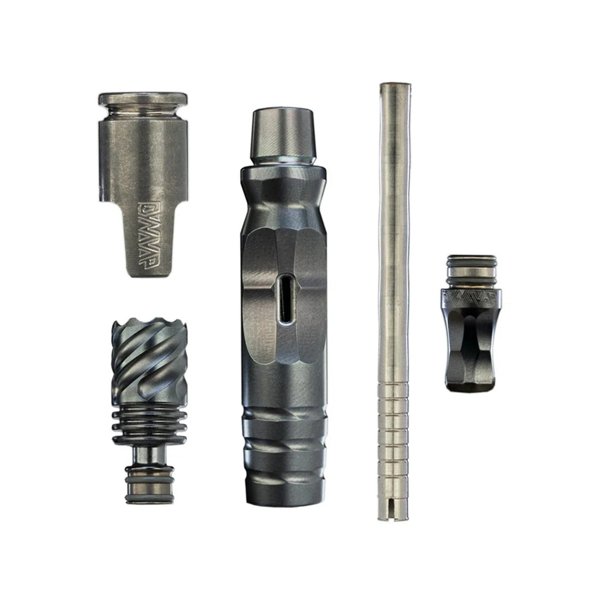 The HyperDyn Vaporizer von DynaVap zerlegt in seine Einzelteile. Das Produkt ist aus Titan, dunkelsilber farbig und wird auf einem weißen Hintergrund präsentiert.