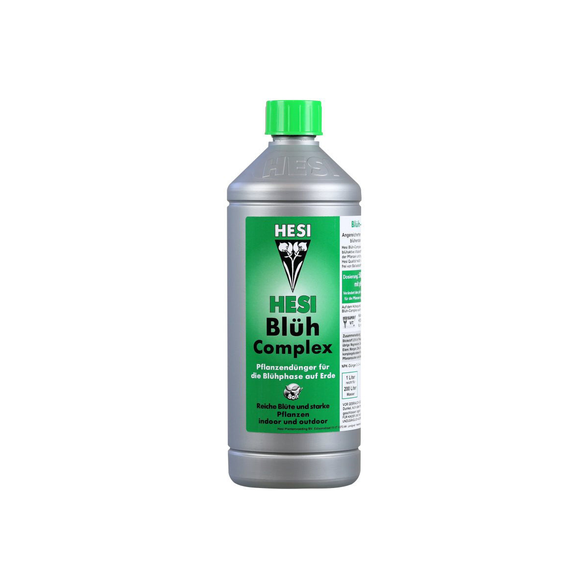 Erde-Dünger „Blüh Complex“ von der Marke Hesi. Grau-silber farbige Kunststoffflasche mit grünem Deckel und grünem Etikett vor einem weißen Hintergrund.