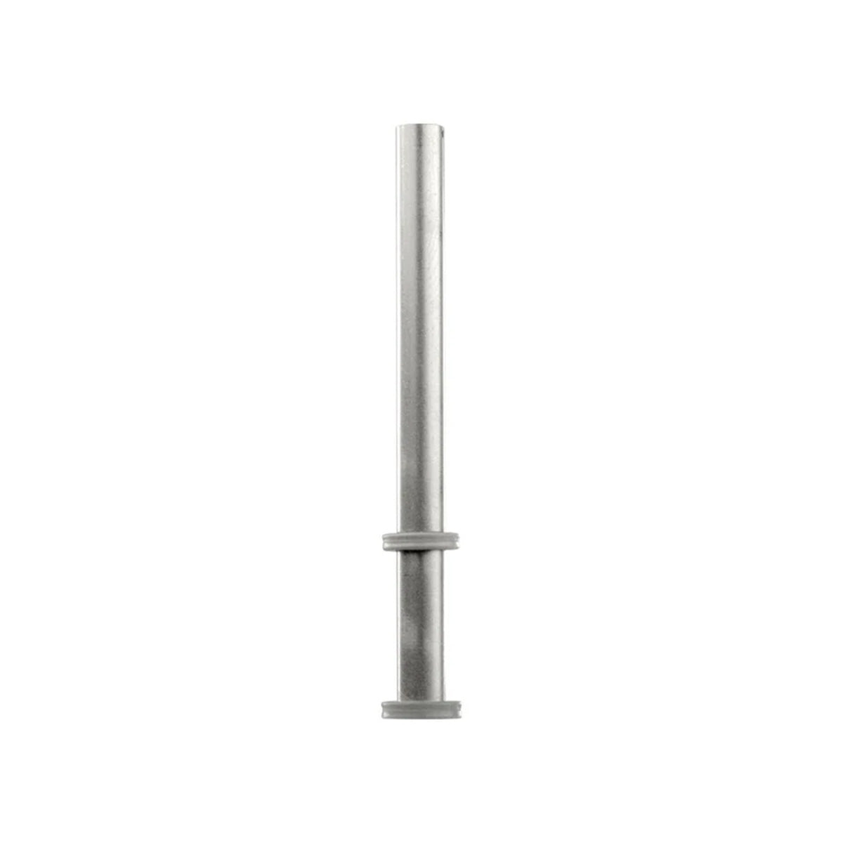 Längliches und schmales Einzelteil vom Produkt The M7 Vaporizer von DynaVap aus Titan in der Farbe silber-grau auf einem weißen Hintergrund.