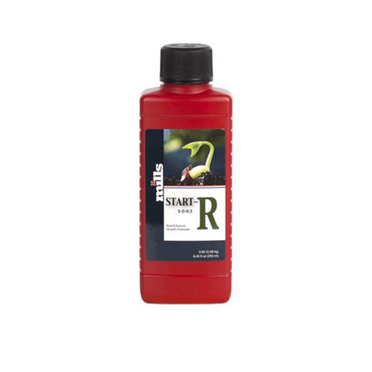 Mills Start-R Kombinationsdünger. Rote 250 Milliliter Flasche mit schwarzem Deckel auf einem weißen Hintergrund.