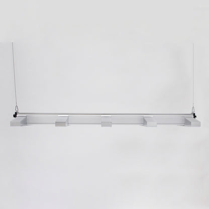 LED Growlampe für höchste Beleuchtungsintensität mit fünf länglichen, schmalen Lampen mit integrierten LEDs. Hängeleuchte zur Förderung des Pflanzenwachstums. 