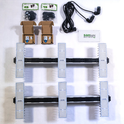 LED Growlampe im Set. Im Set dabei sind die LED Growlampe mit drei länglichen, schmalen Lampen mit integrierten LEDs,  ein schwarzes Netzteil, zwei Stück Aufhängungen und zwei Dimmer für die Beleuchtung.