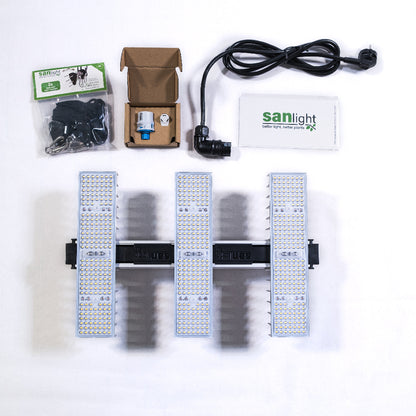 LED Growlampe im Set. Im Set dabei sind die LED Growlampe mit drei länglichen, schmalen Lampen mit integrierten LEDs,  ein schwarzes Netzteil, zwei Stück Aufhängungen und ein Dimmer für die Beleuchtung.