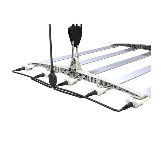 Aufhängung für LED Growlampen. Fünf LED Growlampen sind in der Aufhängung drinnen. Man kann die LED Growlampen Aufhängung an der Decke befestigen.