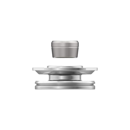 Dosierkapseladapter von dem Hersteller Storz und Bickel, dreiteiliges Produkt in der Farbe silber und auf einem weißen Hintergrund.